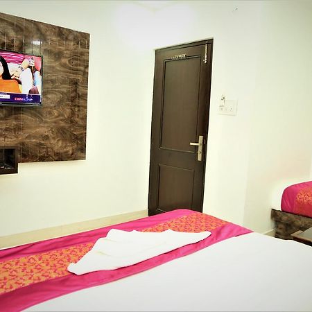 Hotel Suzi International, Near New Delhi Station Экстерьер фото